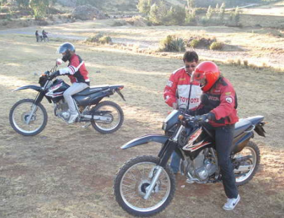 Aprenda a manejar motocicletas  - Peru Moto Tours