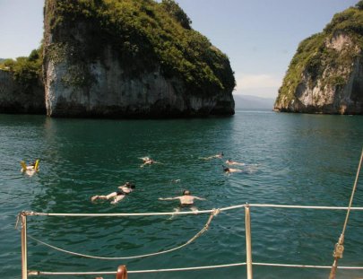 Ada Sailing-Aventura de Snorkel y Vela en un Queche de Lujo