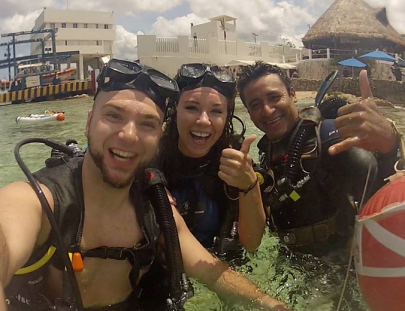 Deep Blue Divers-Buceo emocionante en aguas azul turquesa