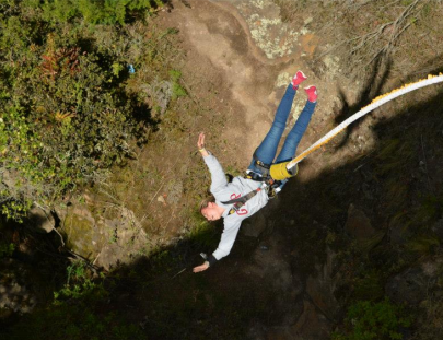 Aventureros-Salto Bungee desde el puente de Puenton Berduchi