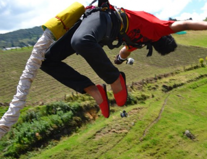 Aventureros-Salto Bungee desde el puente de Puenton Berduchi