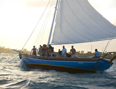 Navegación y snorkel en el velero tradicional Beliceño Sirena Azul - Sirena Azul Sailing