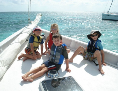 Sirena Azul Sailing-Navegación y snorkel en el velero tradicional Beliceño Sirena Azul