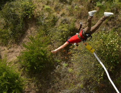 Aventureros-Salto Bungee desde el puente de Puenton Berduchi