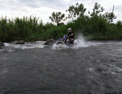 Ca Tours -¡Un tour por ríos y arroyos en motocicleta!