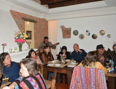 Gastronomía internacional, música y un poco de arte - Casa Santo Tomás Gastrobar
