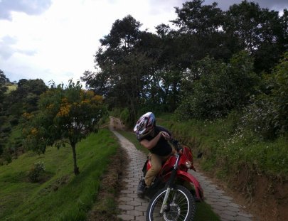 Ca Tours -Maneja tu moto por cerros y tierras altas