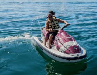 Hotel Jardines Del Lago-¡1 noche en Panajachel + disfruta de moto acuatica o kayak!