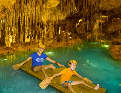 Xplor-Recorre ríos subterráneos y grutas en balsa.