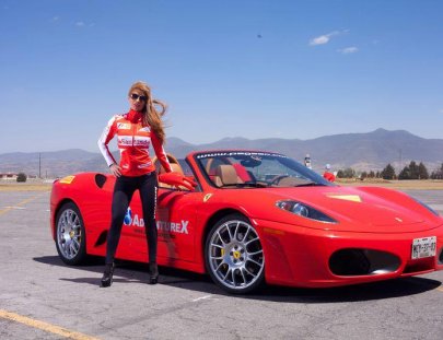 ¡Vive esta experiencia al lado de un piloto profesional! - Adventure X