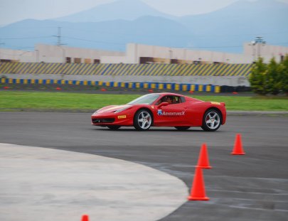 Adventure X-¡Vive esta experiencia al lado de un piloto profesional!