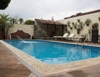 Hotel Casa Del Parque-1 día y 1 noche con tu familia en Antigua, todo incluido