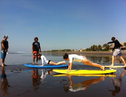  Koa Surf Guatemala-¡Tu primera clase de Surf  en El Paredón + 1 hora de Flowboard!