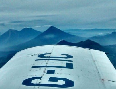 Escuela De Vuelo S.a.-¡Tour en avioneta de los volcanes Pacaya, Agua y Acatenango!