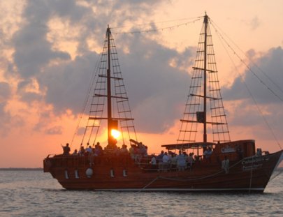 Columbus The Lobster Dinner Cruise-Crucero romántico al atardecer con cena de langosta