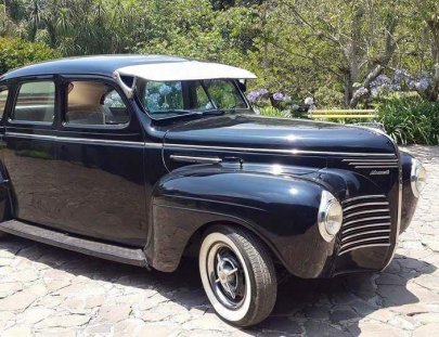 Paseo romántico en clásico Ford`55 por la ciudad de Guatemala - Guatemala City