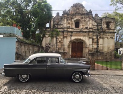 Recorre Antigua en este paseo en un Ford clásico '50s - Antigua Guatemala