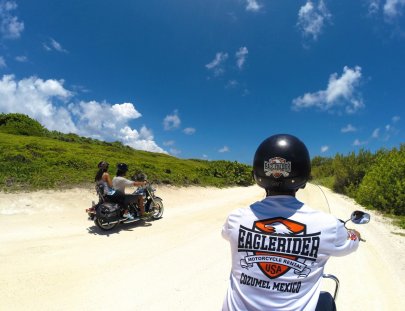 Eaglerider Cozumel-Cozumel en una Harley Davidson