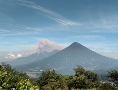 Guatemalan Adventure-¡1/2 día de excursión al Volcán de Pacaya!