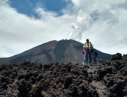 Guatemalan Adventure-¡1/2 día de excursión al Volcán de Pacaya!
