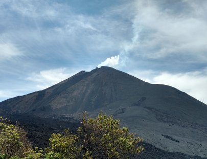 Guatemalan Adventure-¡1/2 día de excursión al Volcán de Pacaya!