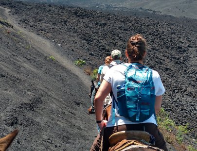 Guatemalan Adventure-¡1/2 día de excursión al Volcán de Pacaya!