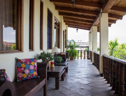 Hotel Casa Del Parque-1 día y 1 noche con tu familia en Antigua, todo incluido