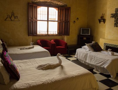 Hotel Casa Del Parque-1 día y 1 noche con tu familia en Antigua, todo incluido