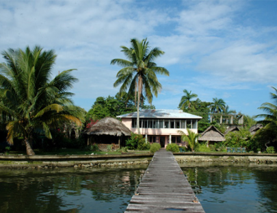 Hospedate en un hotel rústico en la selva tropical de Livingston - Hotel La Casa Rosada