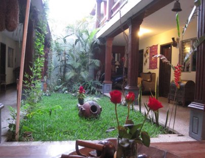 Hotel Los Nazarenos-Un hotel con ambiente hogareño y con una terraza con vista panorámica