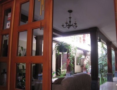 Un hotel con ambiente hogareño y con una terraza con vista panorámica - Hotel Los Nazarenos