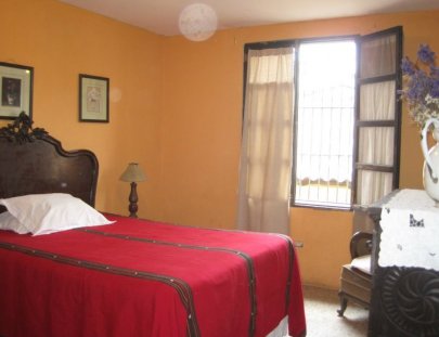 Hotel Los Nazarenos-Un hotel con ambiente hogareño y con una terraza con vista panorámica