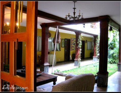 Hotel Los Nazarenos-Un hotel con ambiente hogareño y con una terraza con vista panorámica