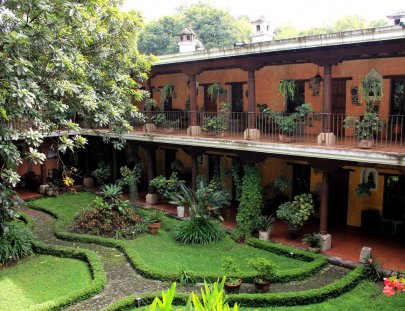 Lujosa estadía en un lugar al clásico estilo colonial - Hotel Real Plaza