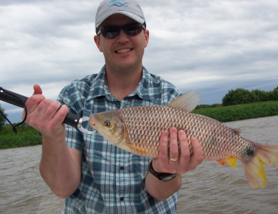 Argentina Anglers-Pescando al pez dorado en el Río Paraná