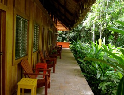 Jungle Lodge Tikal Hostal-Consiente a los tuyos en un exótico jungle lodge  en Tikal