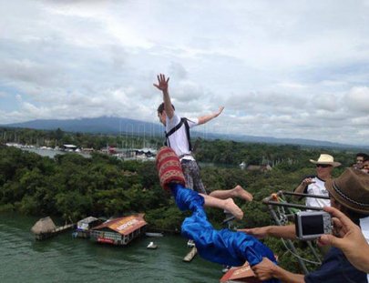 ¡Un salto bungee en Río Dulce! - Rio Dulce