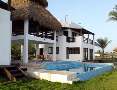 Maya Jade Resort-Vacaciones en arena negra formada por 30 volcanes