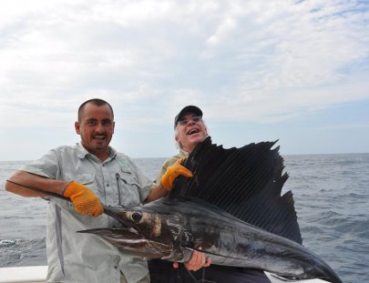 Parlama Sport Fishing-Disfruta 1 día pescando pez vela en el Pacífico
