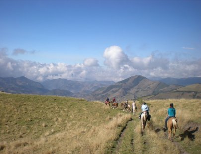 Green House Ranch-Explorando la reserva Pululahua a caballo