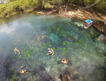 Travesías - Petén-Conoce y nada en El Cráter Azul, una reserva natural y jardín subacuático, Sayaxché Petén