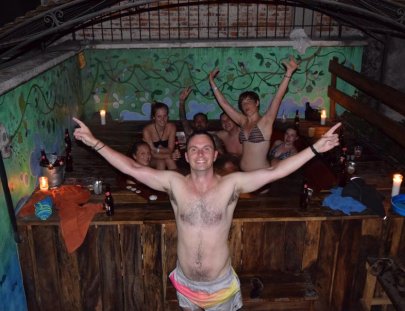 Tropicana Hostal Antigua-El único hostal en antigua guatemala con piscina 