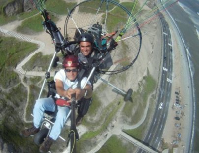 Paratrikes sobre los Malecones de la costa verde de Lima - Action Valley