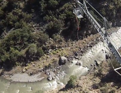 Mundo Dinamo-Salto Bungee sobre el rio Colorado