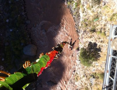 Mundo Dinamo-Salto Bungee sobre el rio Colorado