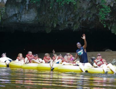 Tubing en Las Cuevas de La Ciudad de Belize - Adventours Belize