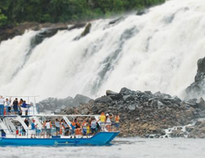 Catamaran Puertorinoco-Pasea en Catamaran por los ríos Orinoco y Caroni