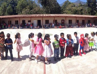 Education For The Children-Educación para los niños