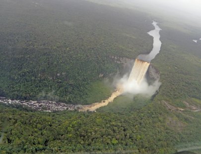 Evergreen Adventures-Expedicion en el poderoso Rio Essequibo 