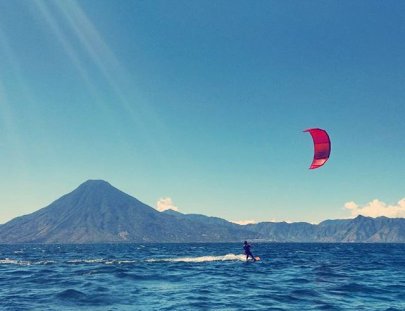 Aprende Kitesurfing por un fin de semana en el Lago de Atitlán - iKiteGuate